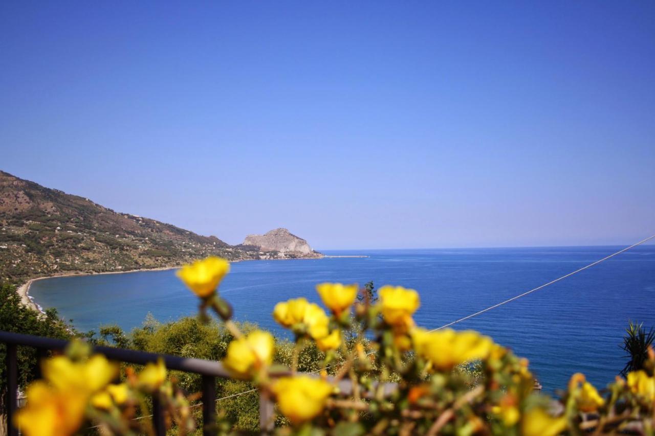 Vista mare sulla Rocca di Cefalù Esterno foto