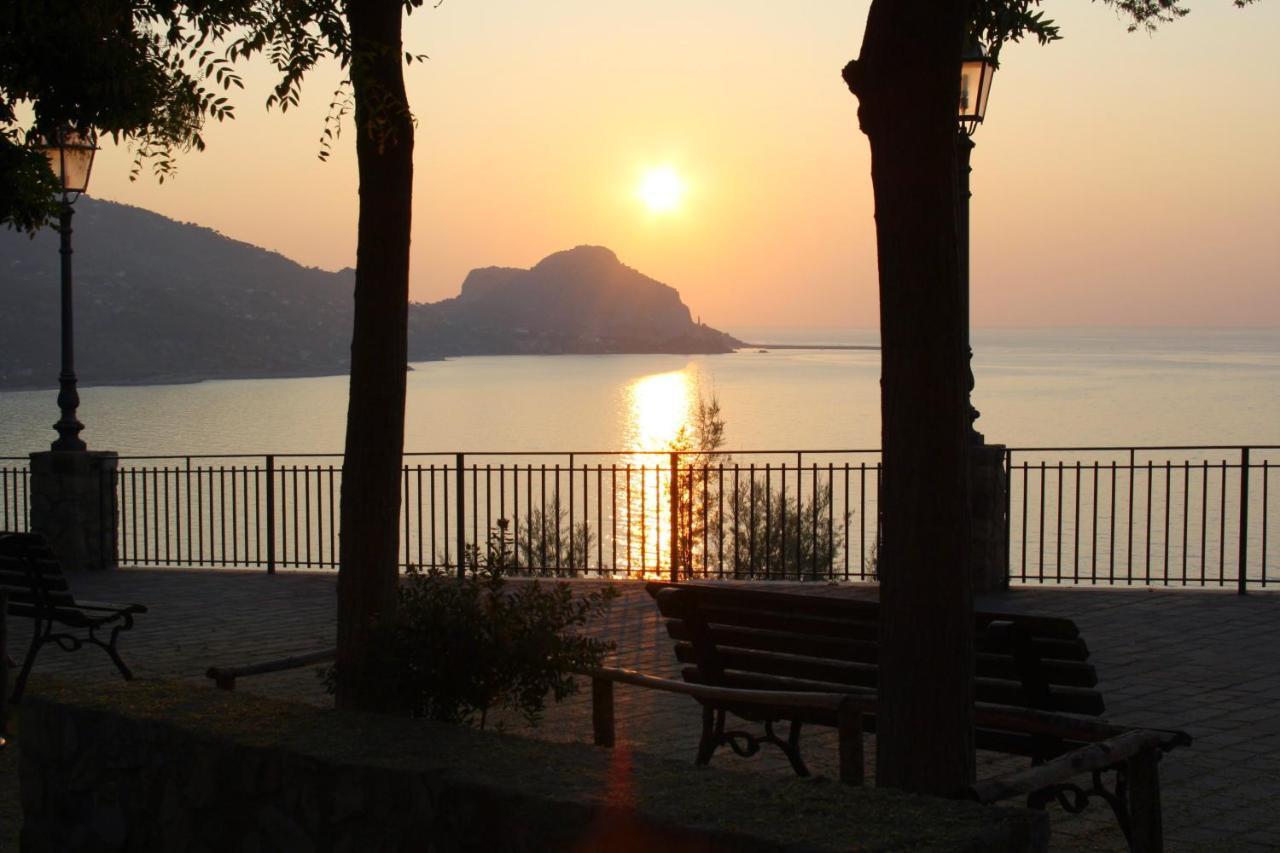 Vista mare sulla Rocca di Cefalù Esterno foto