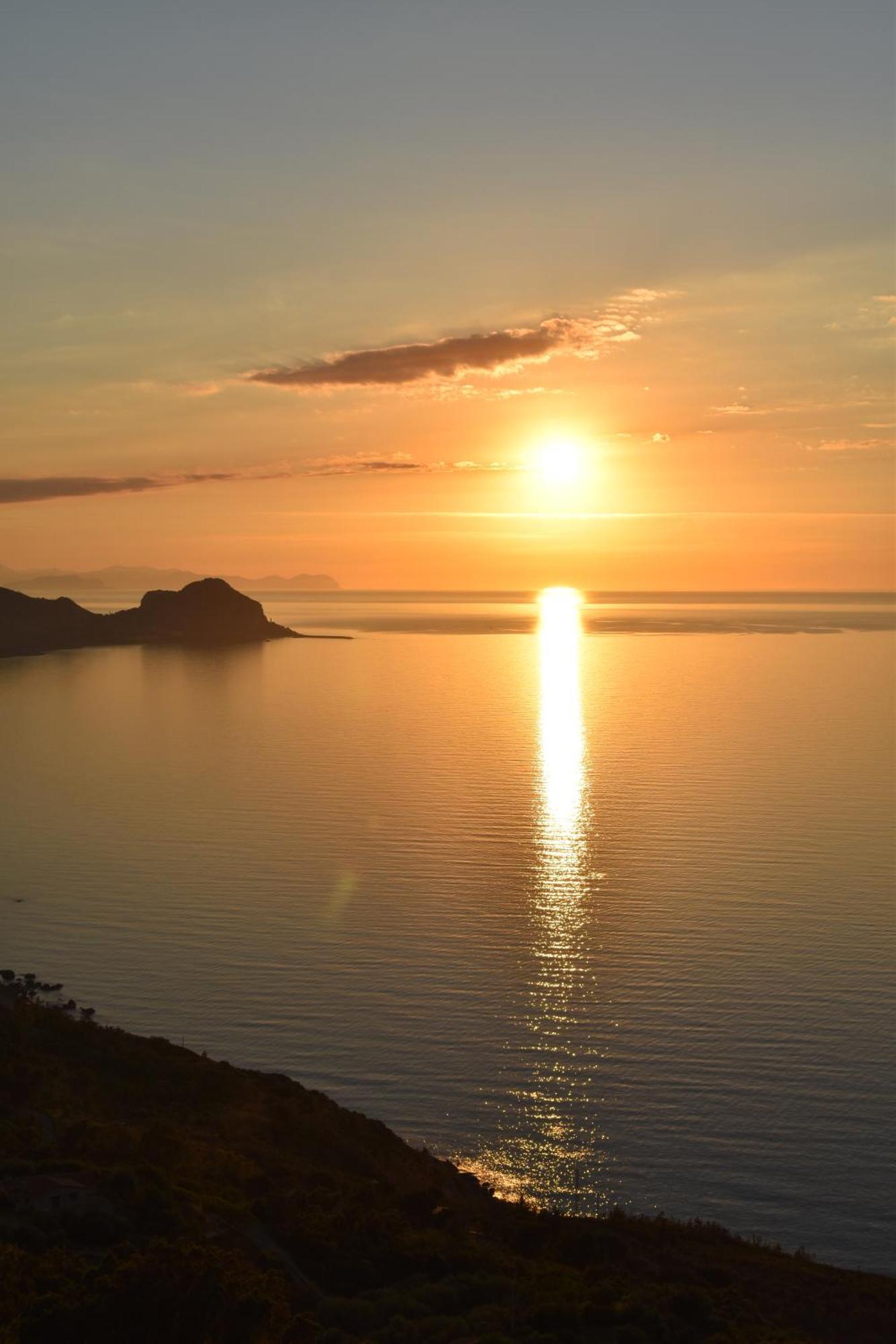Vista mare sulla Rocca di Cefalù Esterno foto